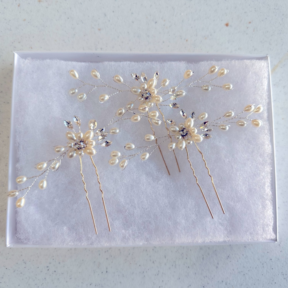 Beautiful bridal hair pin accessories